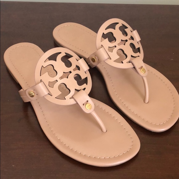 tory burch flip flops size 9